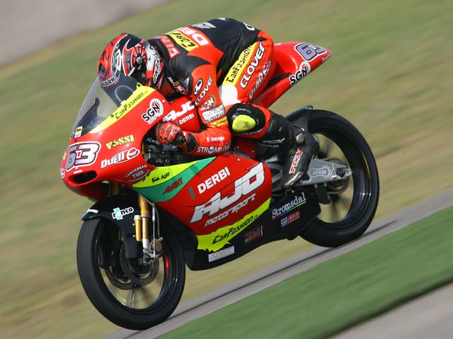 Mike Di Meglio (Derbi) se crece en casa