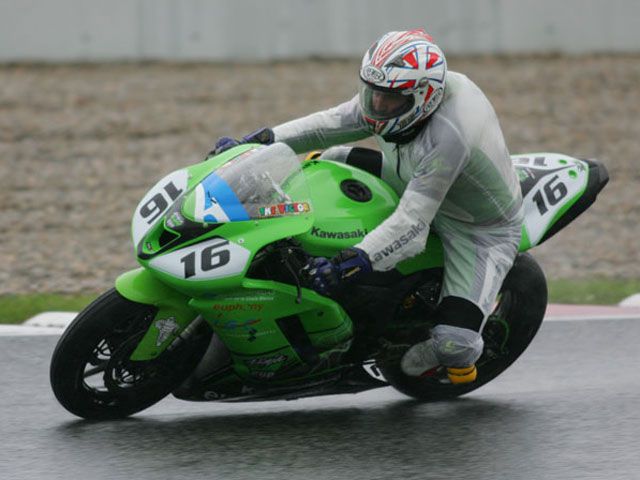 Lozano, Molero y Rodríguez en el podio Kawasaki