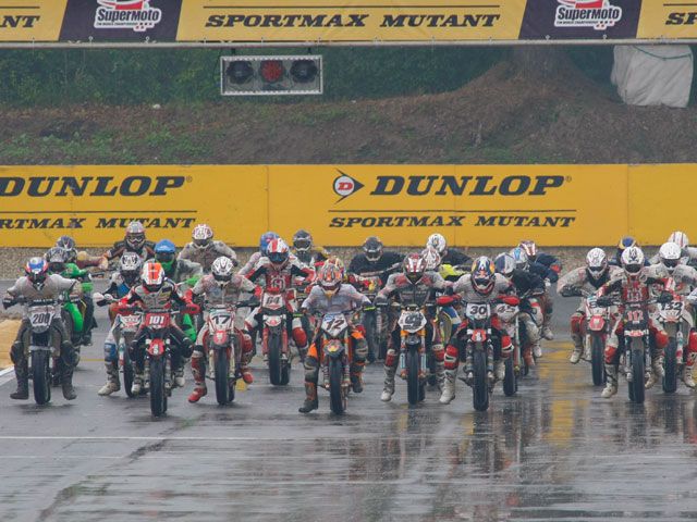 Hiemer (KTM) resiste