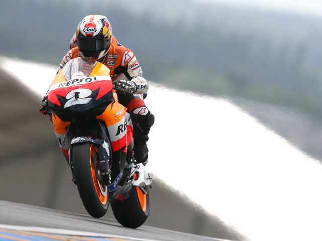 Pedrosa (Honda), Bautista (Aprilia) y  Espargaró (Derbi) al frente de la tercera