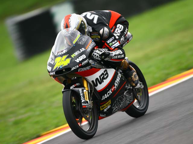 Corsi con Aprilia logra una disputada victoria. Espargaró, tercero.