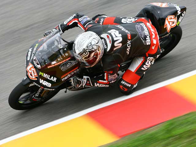 Nico Terol (Aprilia) comienza mandando en Montmeló