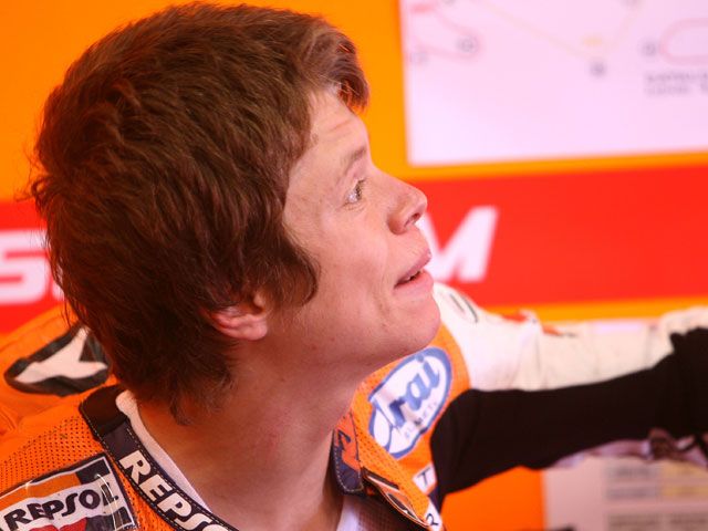Tito Rabat (KTM) se recupera de su caída