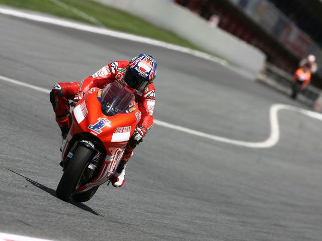 Casey Stoner (Ducati) se hace con la pole de MotoGP en Cataluña