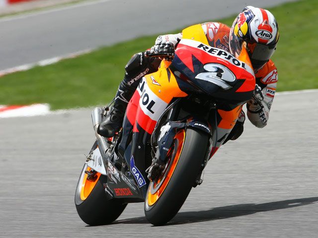 Pedrosa (Honda) sufre una caída en los entrenamientos de Montmeló