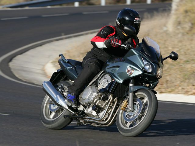 Una más de Pere Navarro y la DGT contra las motos