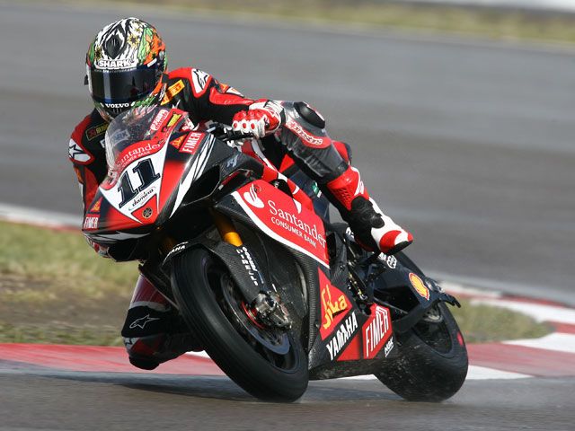 Corser (Yamaha) y Parkes (Yamaha), primeros. Debut de De Gea (Yamaha)