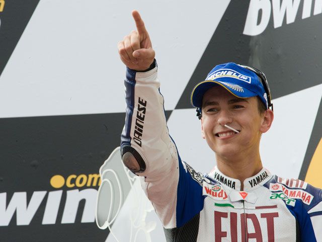 Jorge Lorenzo (Yamaha): «Quiero humanizarme con la gente que compre mi libro»