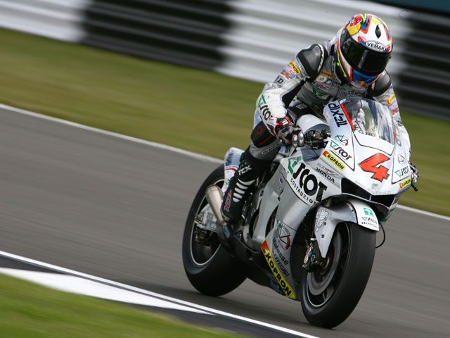 Dovizioso (Honda), Di Meglio (Derbi) y Simoncelli (Gilera), los más rápidos