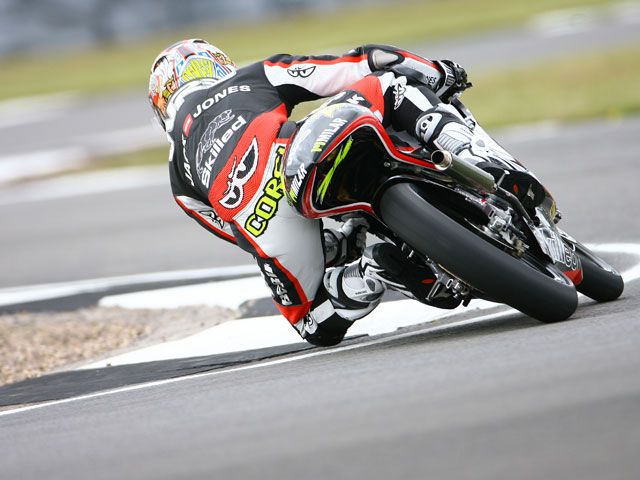 Pole para Simone Corsi (Aprilia) en el Gran Premio de Gran Bretaña