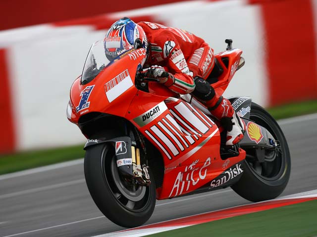 Stoner y Ducati vuelve a imponerse. Pedrosa, sexto