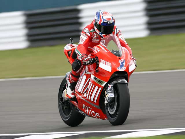 Stoner (Ducati) sigue mandando