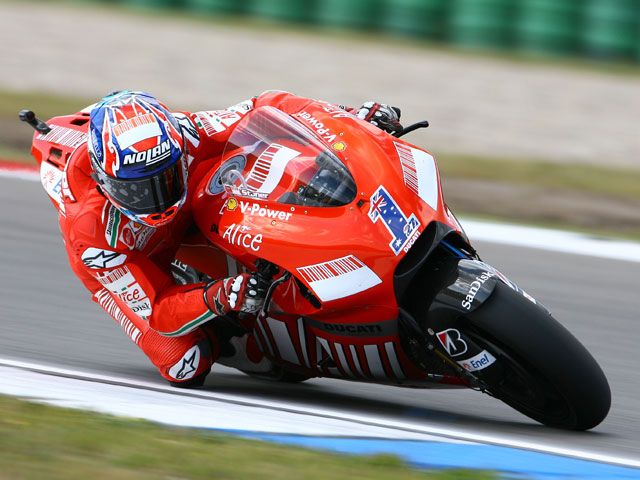 Stoner (Ducati) repite victoria. Pedrosa (Honda) segundo y lidera la provisional