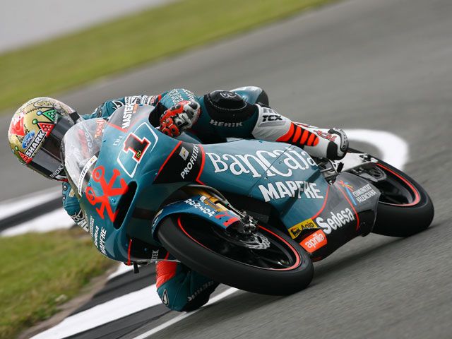 Talmacsi (Aprilia) logra la victoria por delante de Olive (Derbi)