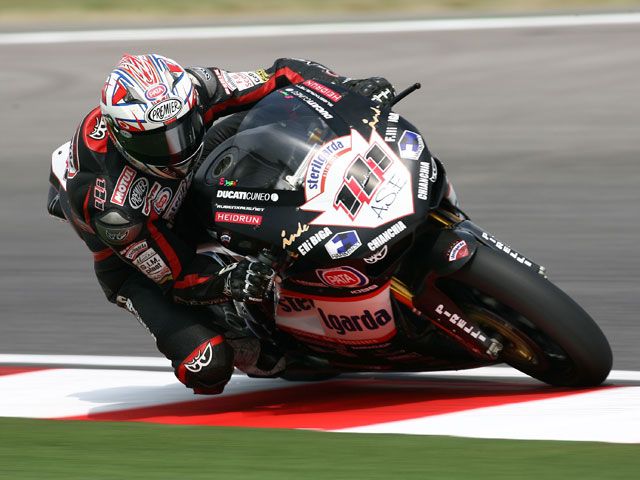 Rubén Xaus logra una sonada victoria con su Ducati no oficial