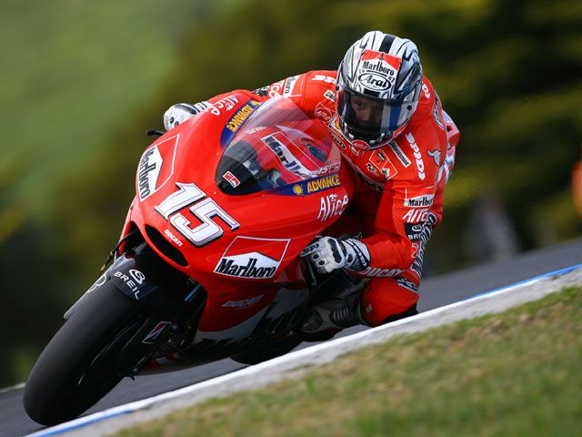 Sete Gibernau está rodando en Mugello con la Ducati GP8
