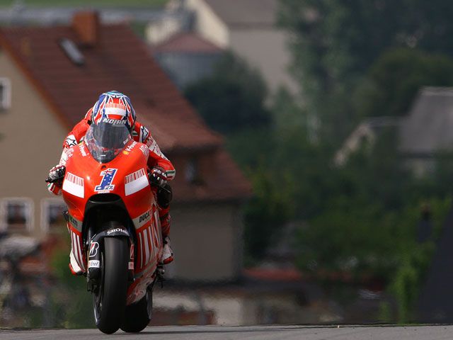 "Huracán" Stoner (Ducati) arrasa en Sachsenring. Pedrosa (Honda), segundo