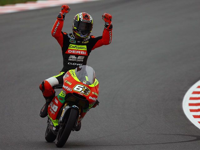 Mike Di Meglio (Derbi) muestra sus galones de líder en 125 cc