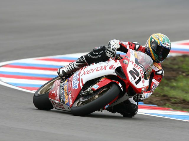 Troy Bayliss (Ducati) consigue la pole en Brno