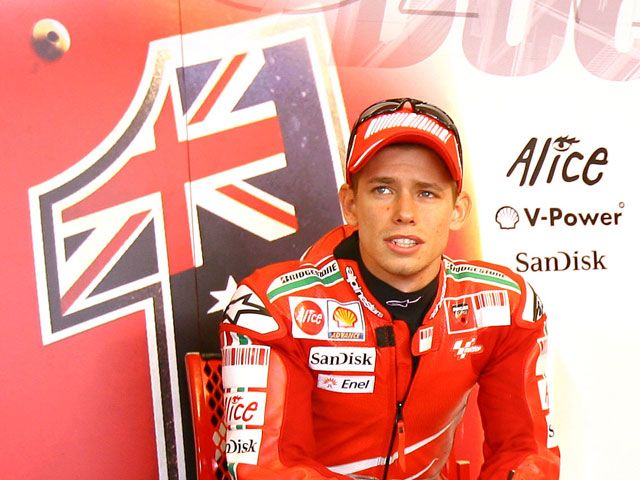 Stoner (Ducati): "Estoy enfadado porque Rossi ha hecho maniobras agresivas"