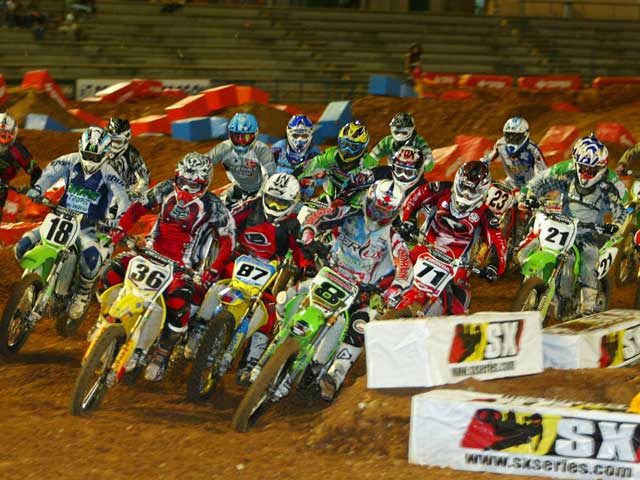 Tercera victoria de Manu Rivas en el Nacional de Supercross
