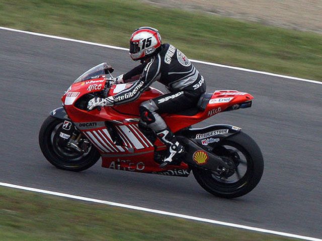Gibernau se lo pone difícil a los jefes de Ducati Gibernau se lo pone difícil a los jefes de Ducati