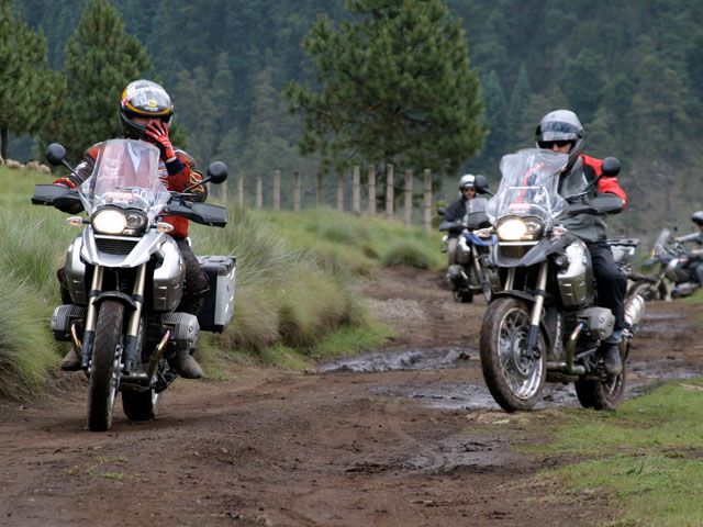 Caravana en moto por América con Emilio Scotto