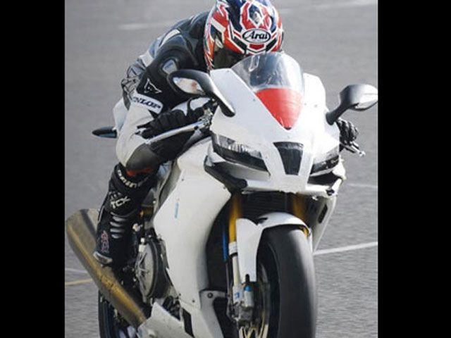 Nuevas fotos espía de la Aprilia RSV-4