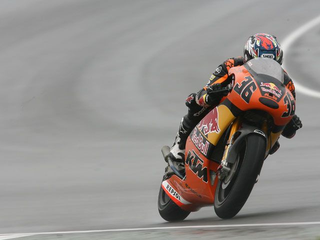 Stoner (Ducati), Terol (Aprilia) y Kallio (KTM) primeros en los libres