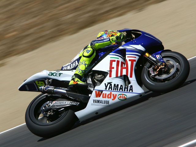 Iannone (Aprilia), Simoncelli (Gilera) y Rossi (Yamaha) empiezan fuerte en Brno