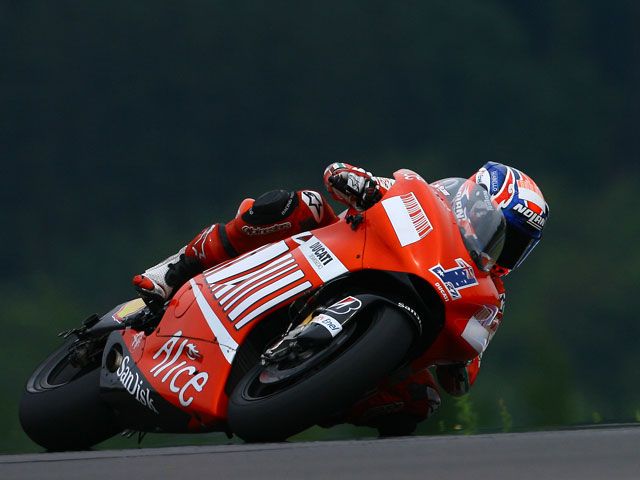 Casey Stoner (Ducati) se supera a sí mismo en Brno