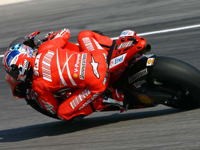 Casey Stoner (Ducati), continúa mandando. Valentino Rossi, segundo
