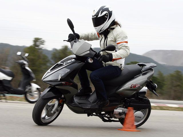 Tráfico no examina en septiembre del nuevo carné de moto