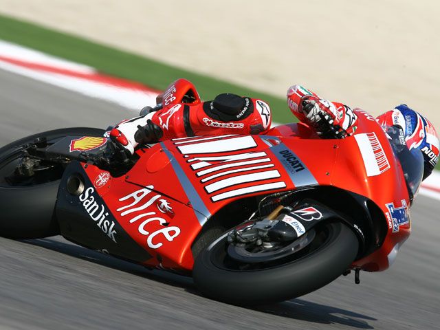 Casey Stoner (Ducati) consigue su sépitma pole consecutiva