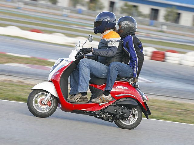 Aclaración: Se podrá llevar pasajero en ciclomotor