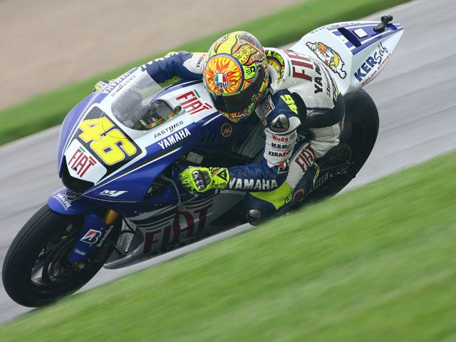Rossi (Yamaha) logra la segunda pole de la temporada. Lorenzo saldrá tercero