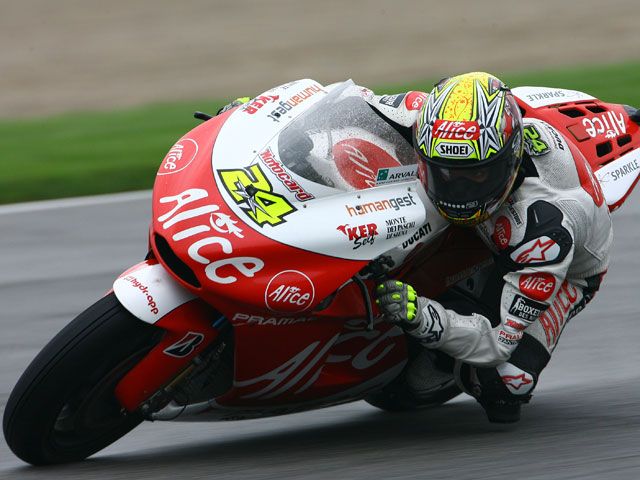 Elías (Ducati), Iannone (Aprilia) y Barberá (Aprilia), los más rápidos