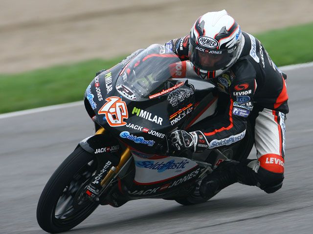 Nico Terol (Aprilia) se impone a Pol Espargaró (Derbi)