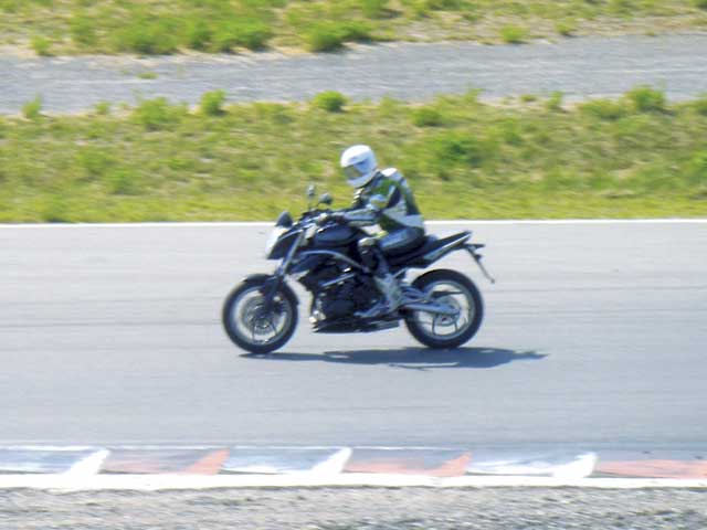 Kawasaki prueba sus nuevos modelos 2009