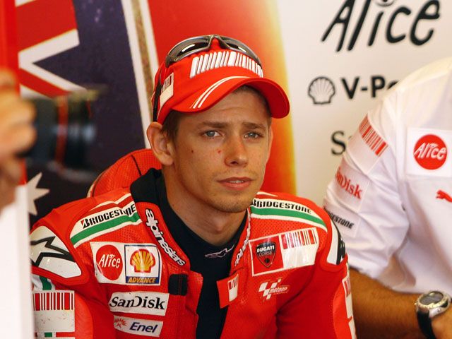 Stoner (Ducati) toma el mando en Motegi. Pedrosa (Honda), segundo