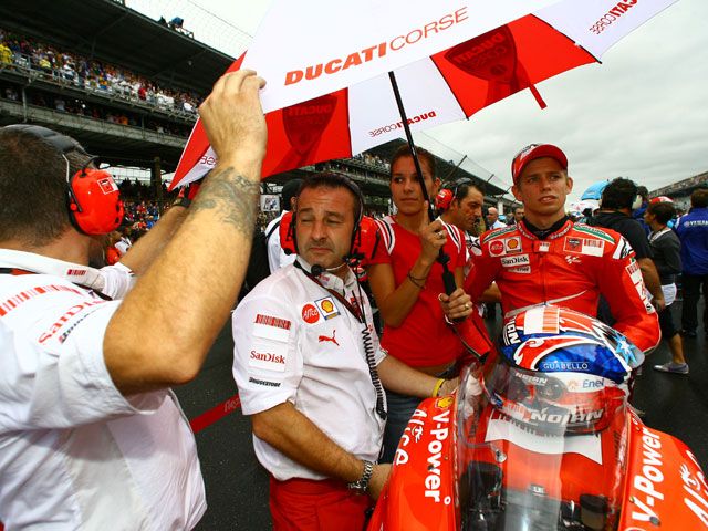 Stoner (Ducati), Simoncelli (Gilera) y Smith (Aprilia) encabezan los libres