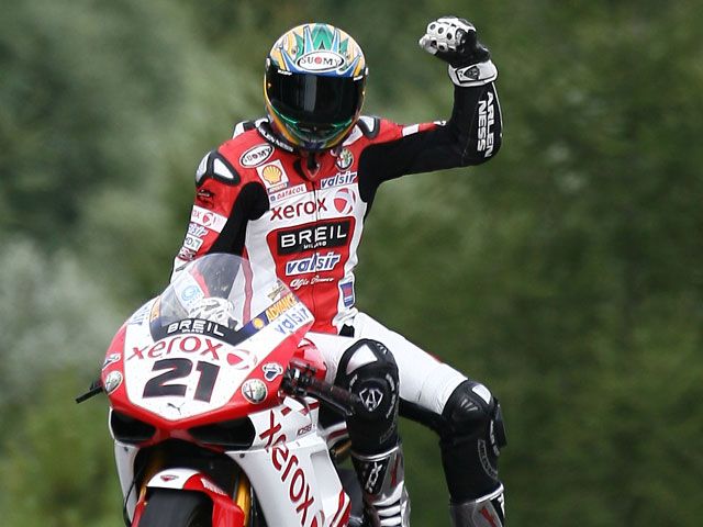 Troy Bayliss (Ducati) campeón del Mundo de Superbikes