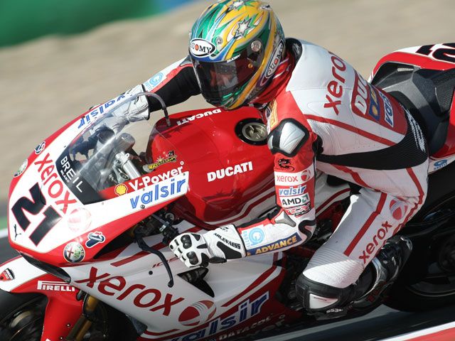 Bayliss (Ducati), por la puerta grande en Magny Cours