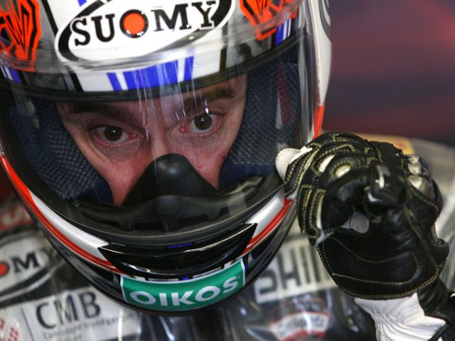 Max Biaggi concluye sus dos días de test con Aprilia en Valencia Max Biaggi concluye sus dos días de test con Aprilia en Valencia