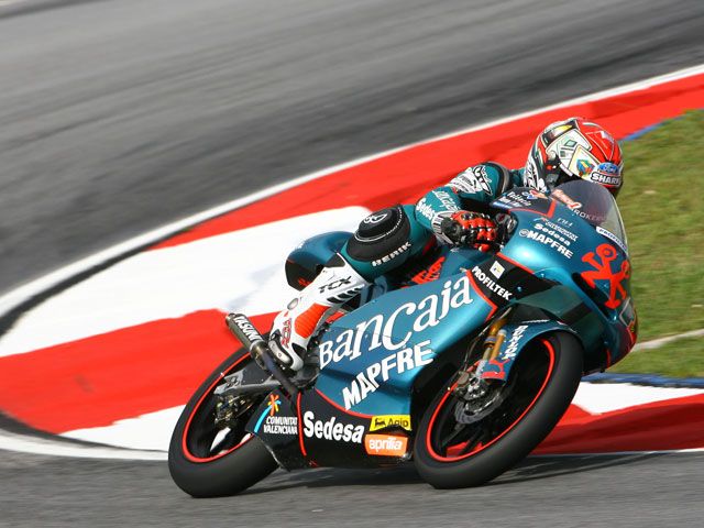 Gabor Talmacsi con Aprilia, contundente victoria en el Gran Premio de Malasia