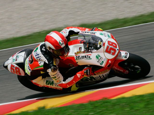 Pole para el campeón del mundo de 250 cc, Marco Simoncelli (Gilera)