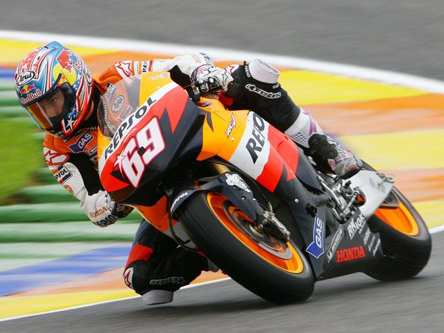 Hayden (Honda), Kallio (KTM) y Terol (Aprilia) mandan en los libres del sábado