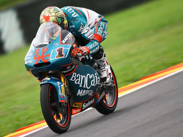 Gabor Talmacsi (Aprilia) arrebata la pole a Sergio Gadea y Nico Terol