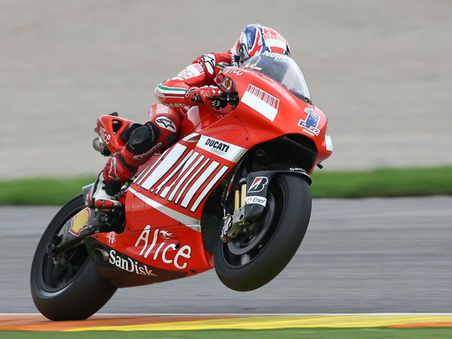 Stoner (Ducati) se lleva la última victoria de la temporada