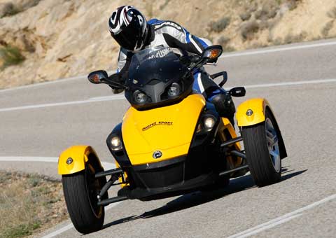 El Can-Am Spyder es un triciclo, pero no un juguete